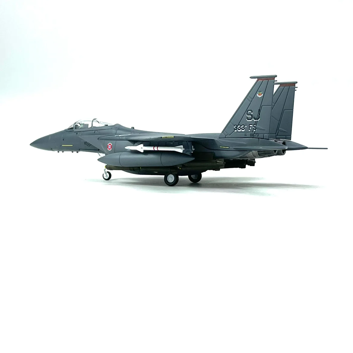 1/100 Scale USAF F-15E Eagle Fighter Airplane Model - Image 10