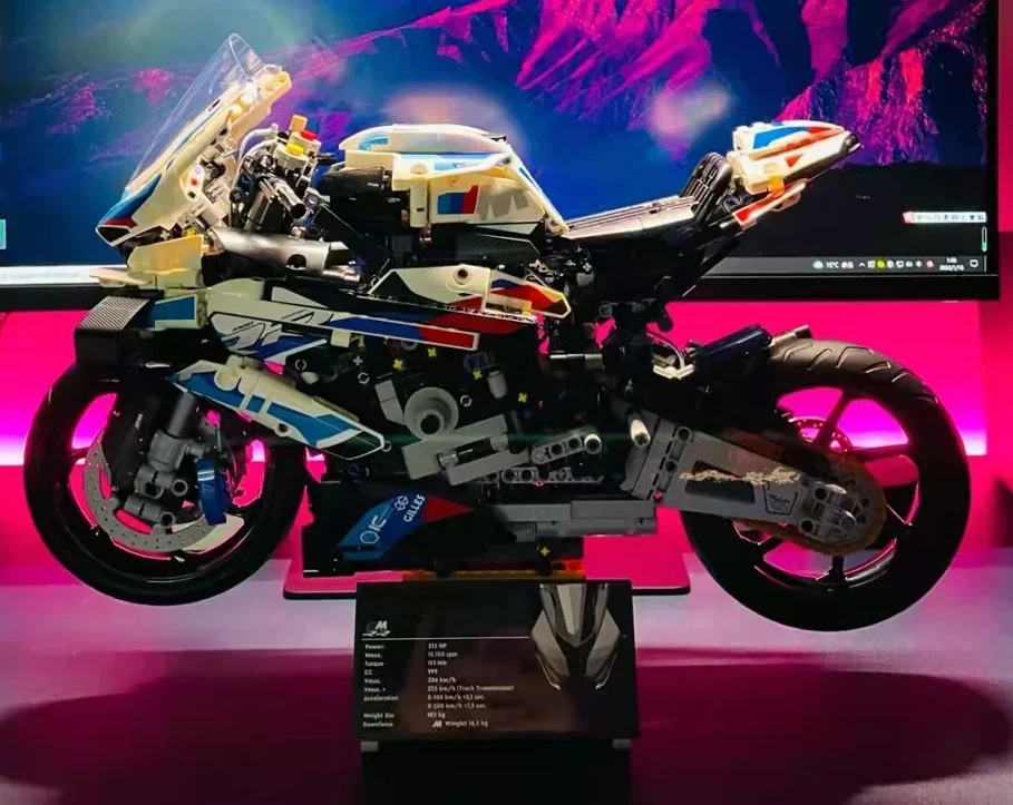 1920Pcs BMW M1000RR For Building Blocks Motorcycle Model - Image 15
