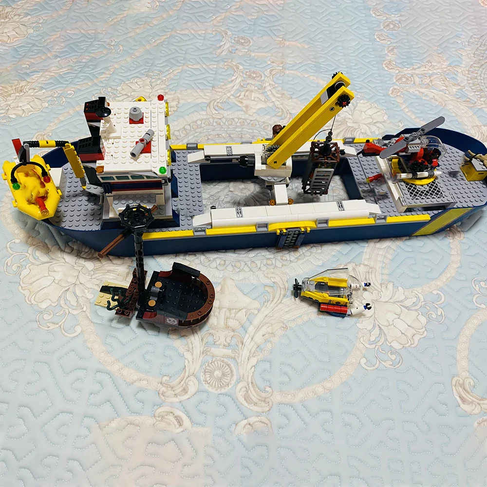 745PCS Marine Research Vessel Building Block Bricks Urban Ocean Reconnaissance Ship Model - Image 3