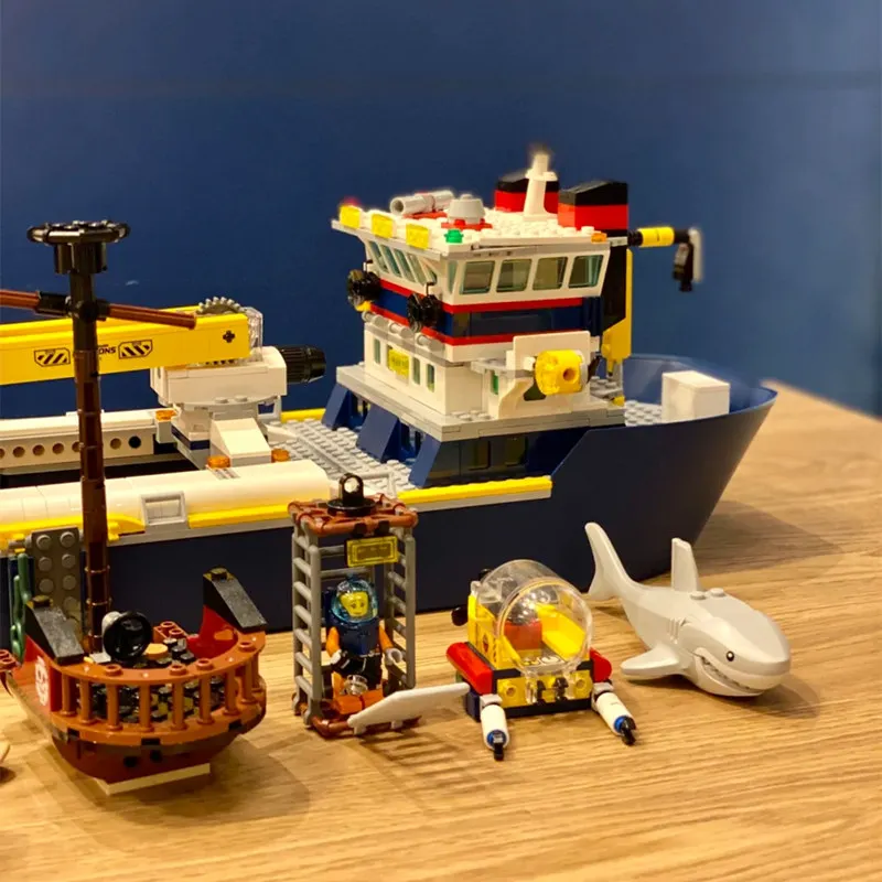 745PCS Marine Research Vessel Building Block Bricks Urban Ocean Reconnaissance Ship Model - Image 4
