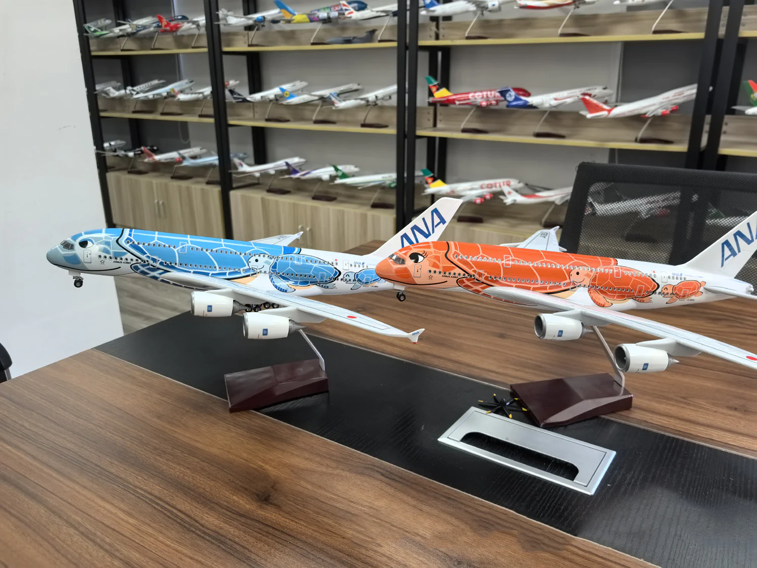 Air Japan ANA Orange Sea Turtle Airbus A380 Airplane Model (1/160 Scale) - Image 10