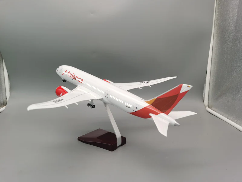 Avianca Airways Boeing 787 Airplane Model (1/130 Scale) - Image 10