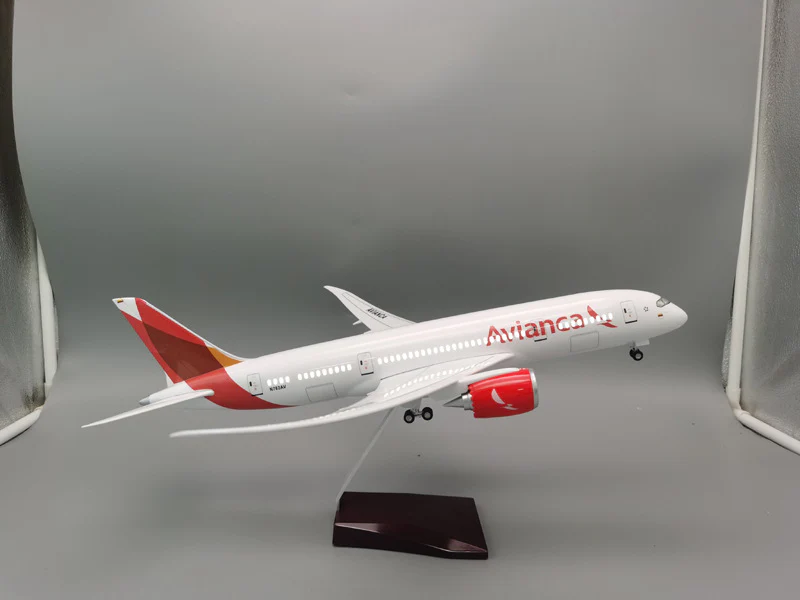 Avianca Airways Boeing 787 Airplane Model (1/130 Scale) - Image 4