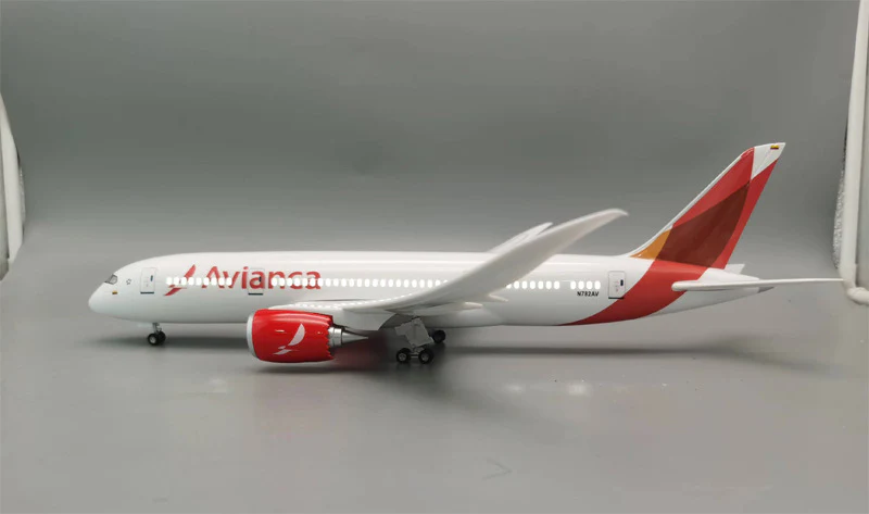 Avianca Airways Boeing 787 Airplane Model (1/130 Scale) - Image 5