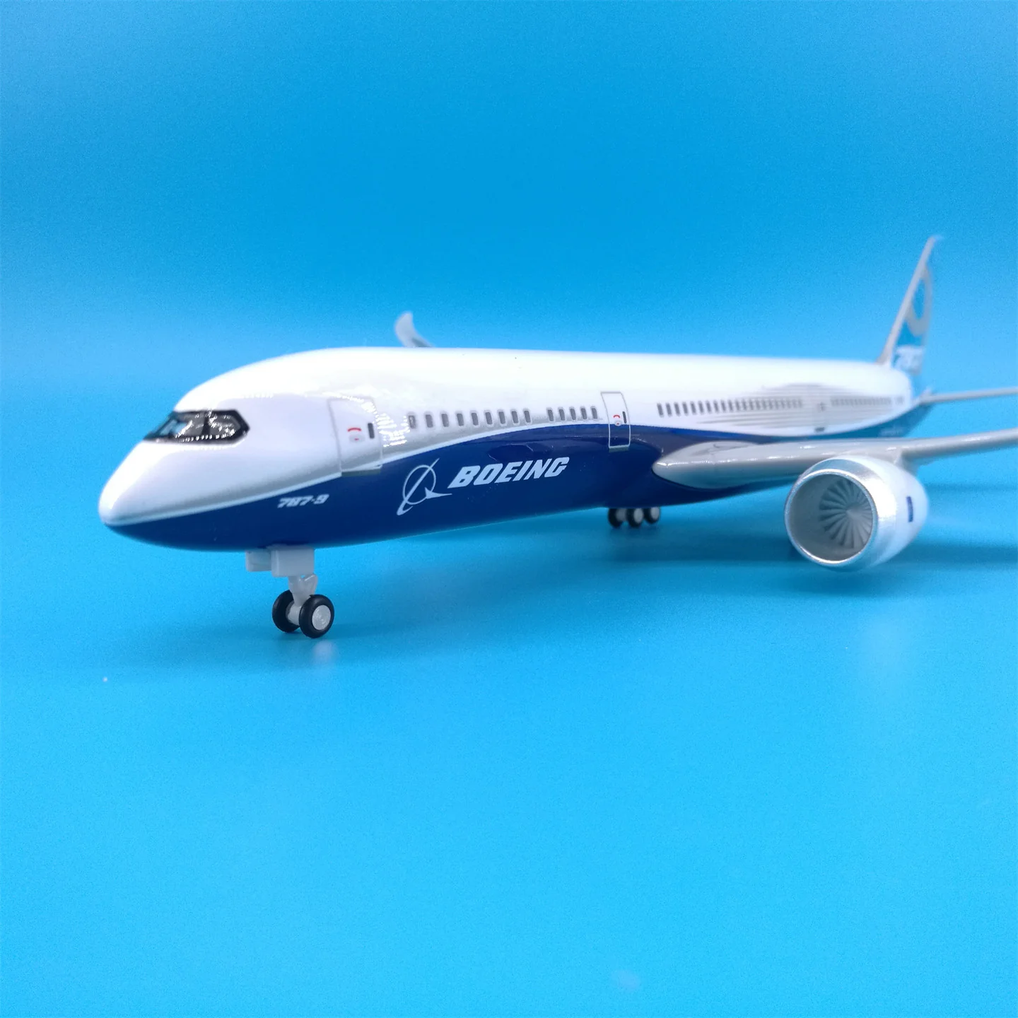 Boeing B787 Prototype Airplane Model (30CM) - Image 10