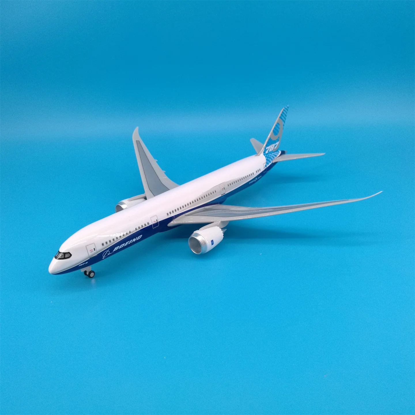 Boeing B787 Prototype Airplane Model (30CM) - Image 12