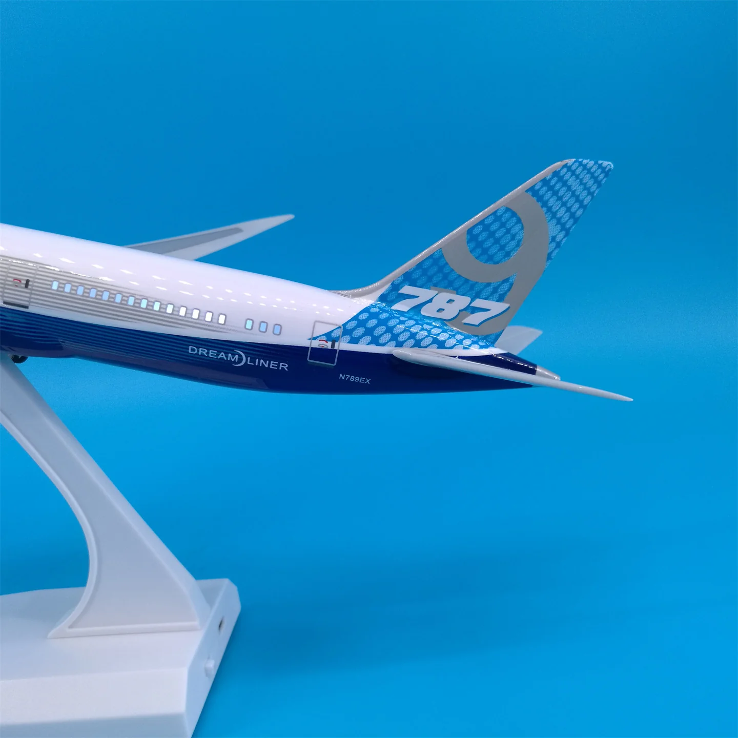 Boeing B787 Prototype Airplane Model (30CM) - Image 4