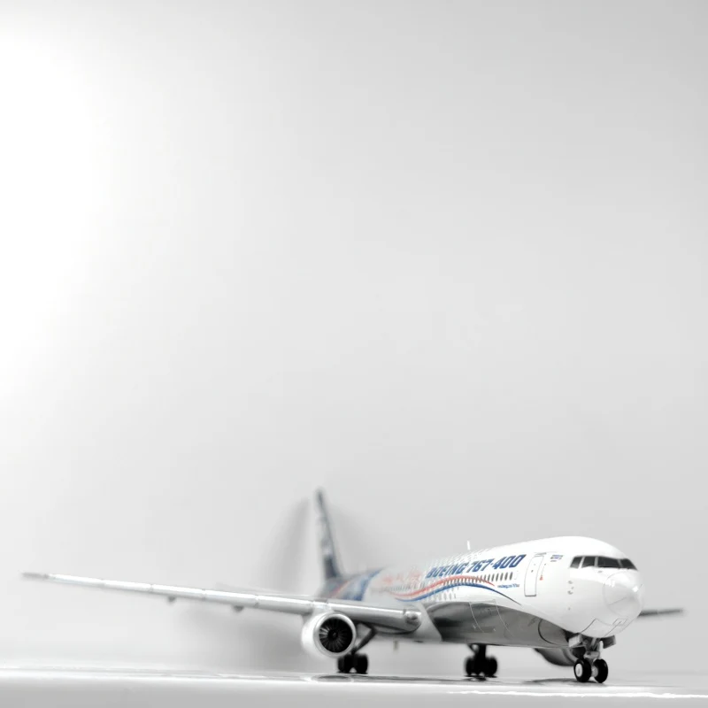 Boeing Original B767-400ER N76400 Airplane Model (1:400 Scale) - Image 8