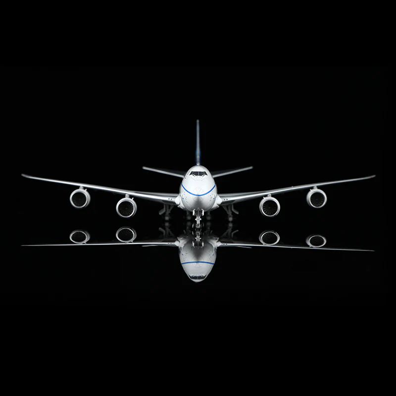 Boeing original factory B747-8F Airplane Model (1/400 Scale) - Image 12