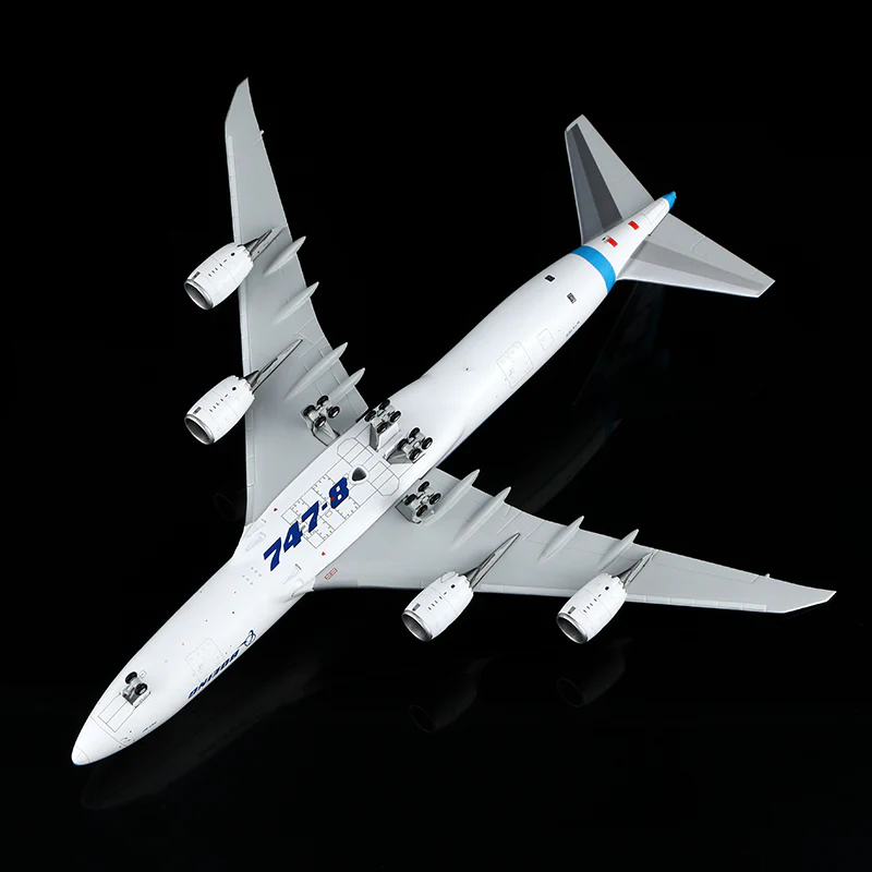 Boeing original factory B747-8F Airplane Model (1/400 Scale) - Image 13