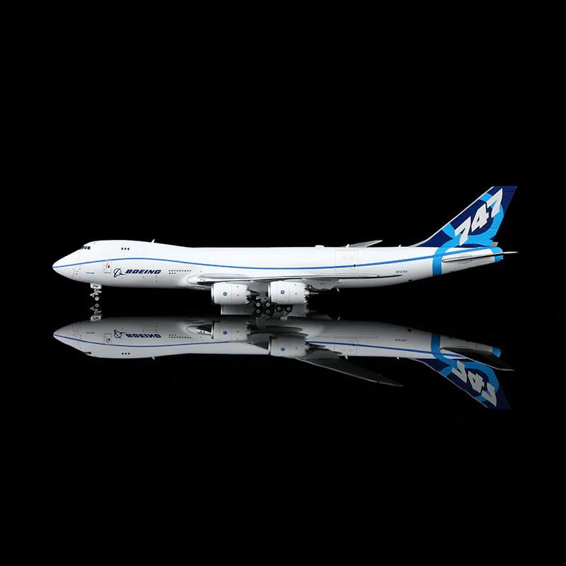 Boeing original factory B747-8F Airplane Model (1/400 Scale) - Image 5
