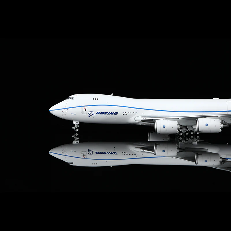 Boeing original factory B747-8F Airplane Model (1/400 Scale) - Image 6