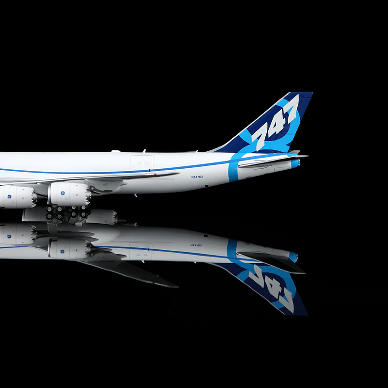 Boeing original factory B747-8F Airplane Model (1/400 Scale) - Image 7