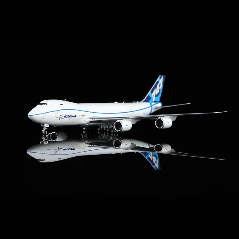 Boeing original factory B747-8F Airplane Model (1/400 Scale) - Image 8