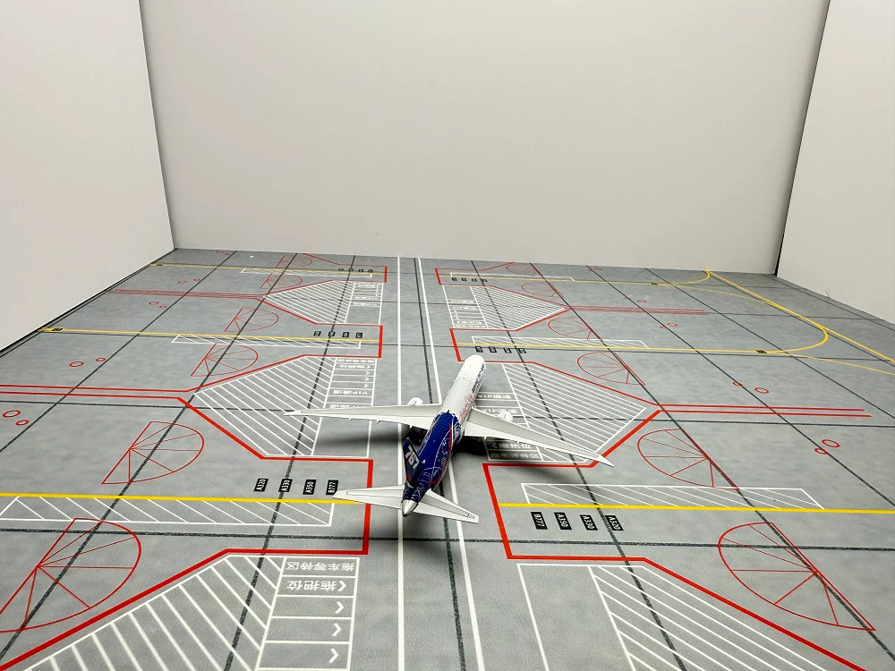 Boeing Original Paint B767-400ER N77066 Airplane Model (1:400 Scale) - Image 11