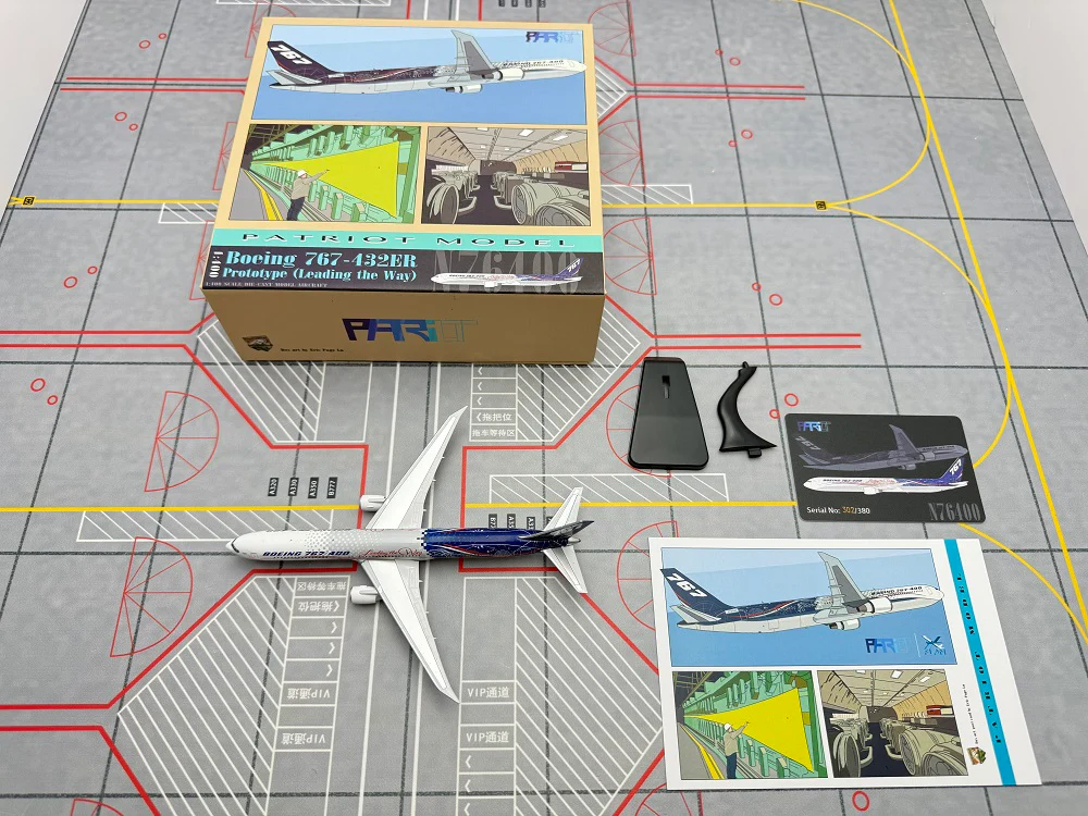 Boeing Original Paint B767-400ER N77066 Airplane Model (1:400 Scale) - Image 16
