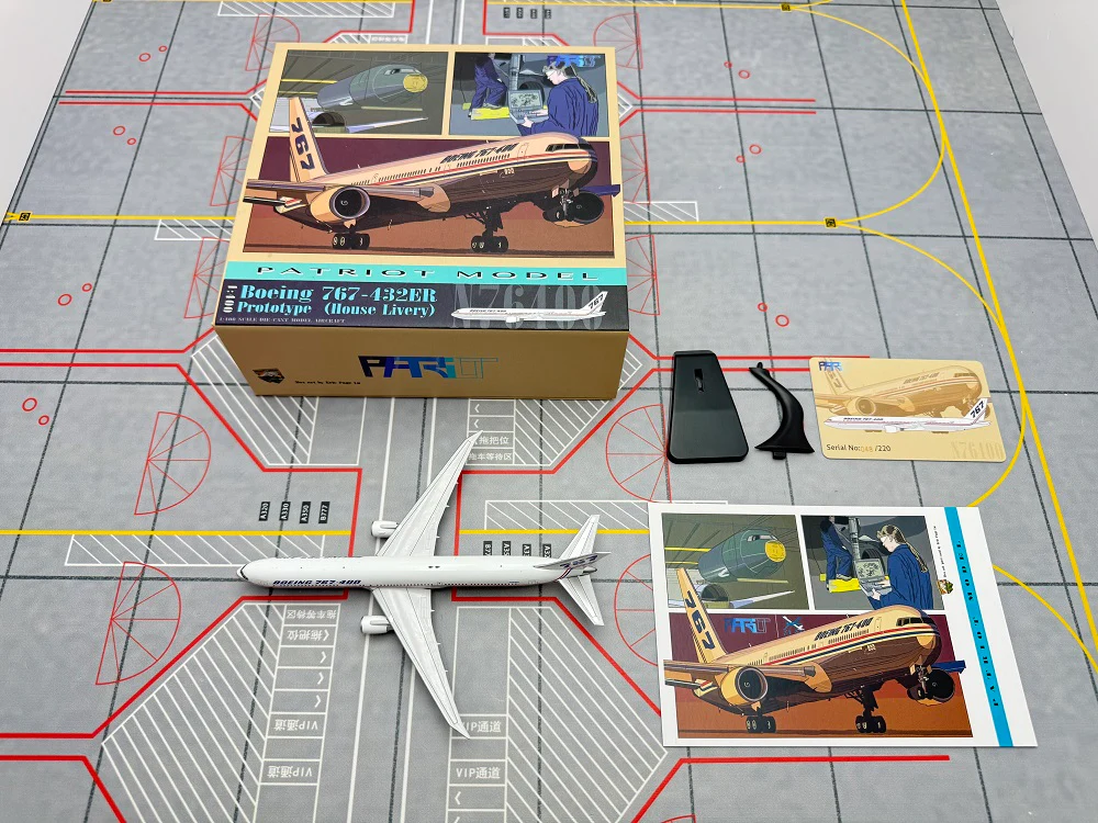 Boeing Original Paint B767-400ER N77066 Airplane Model (1:400 Scale) - Image 17