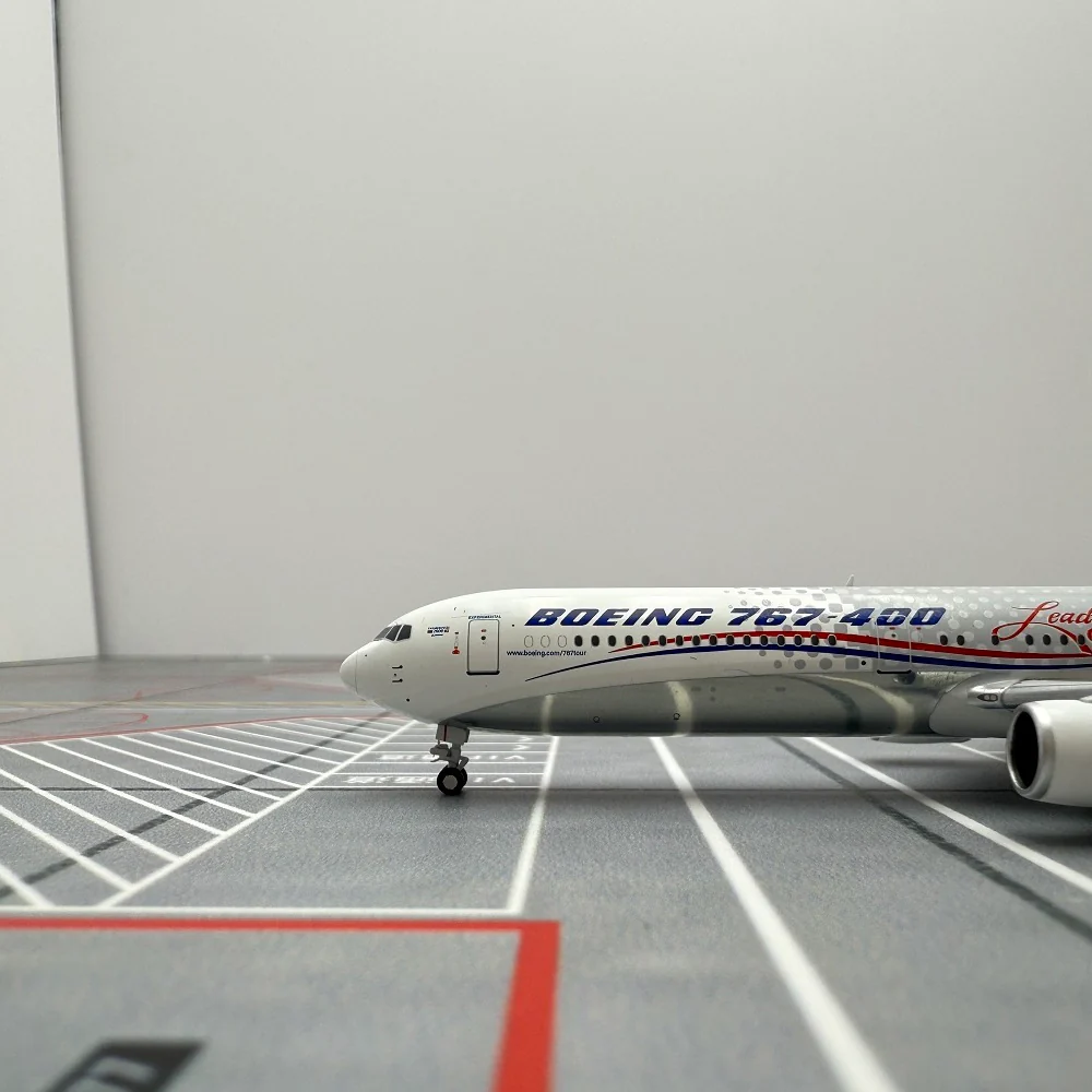 Boeing Original Paint B767-400ER N77066 Airplane Model (1:400 Scale) - Image 20