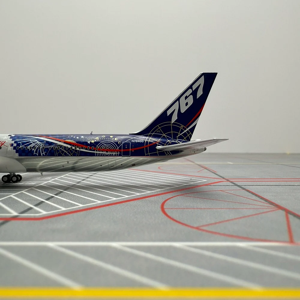 Boeing Original Paint B767-400ER N77066 Airplane Model (1:400 Scale) - Image 21