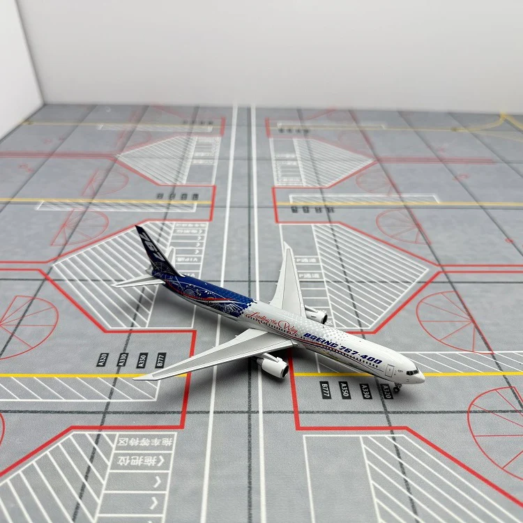 Boeing Original Paint B767-400ER N77066 Airplane Model (1:400 Scale) - Image 22