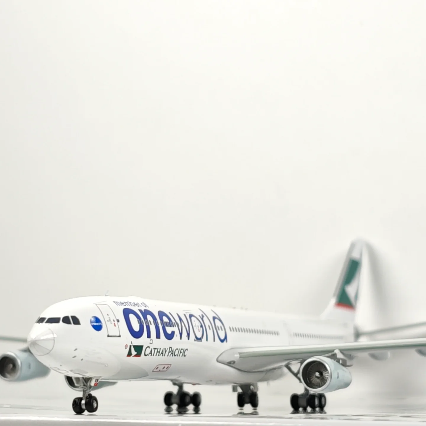 Cathay Pacific Airbus A340-300 B-HXG Airplane Model 1/400 Scale - Image 16