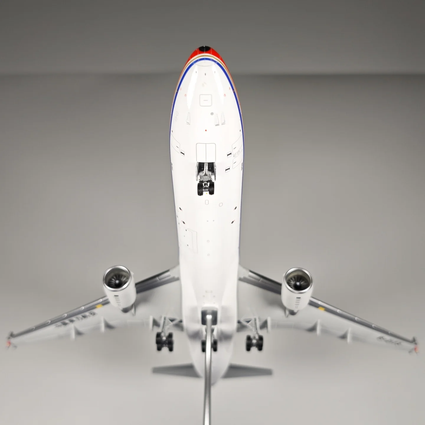 China Eastern Airlines McDonnell Douglas MD-11 B-2173 Airplane Model (1/200 Scale) - Image 7