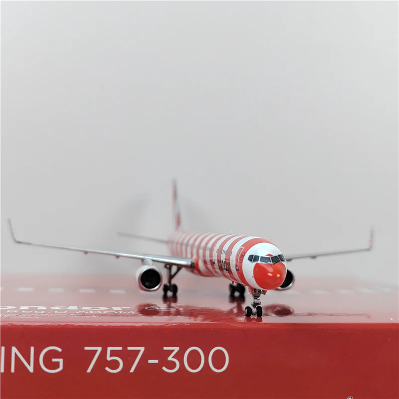Condor Airlines Boeing B757-300 D-ABOM Airplane Model (1:400 Scale) - Image 7