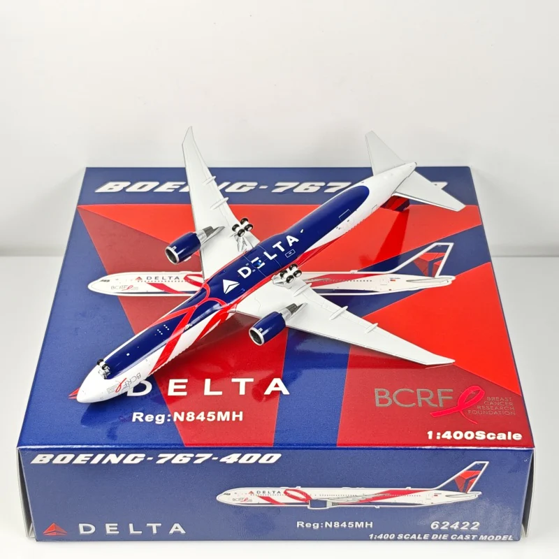 Delta Airlines (Delta Air Lines) Boeing B767-400 N845MH Airplane Model (1:400 Scale) - Image 13