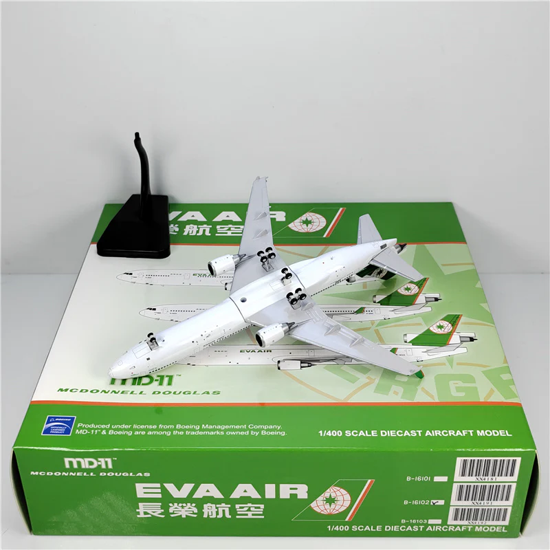 EVA Air McDonnell DouglasANK MD-11 B-16102 Airplane Model (1/400 Scale) - Image 11