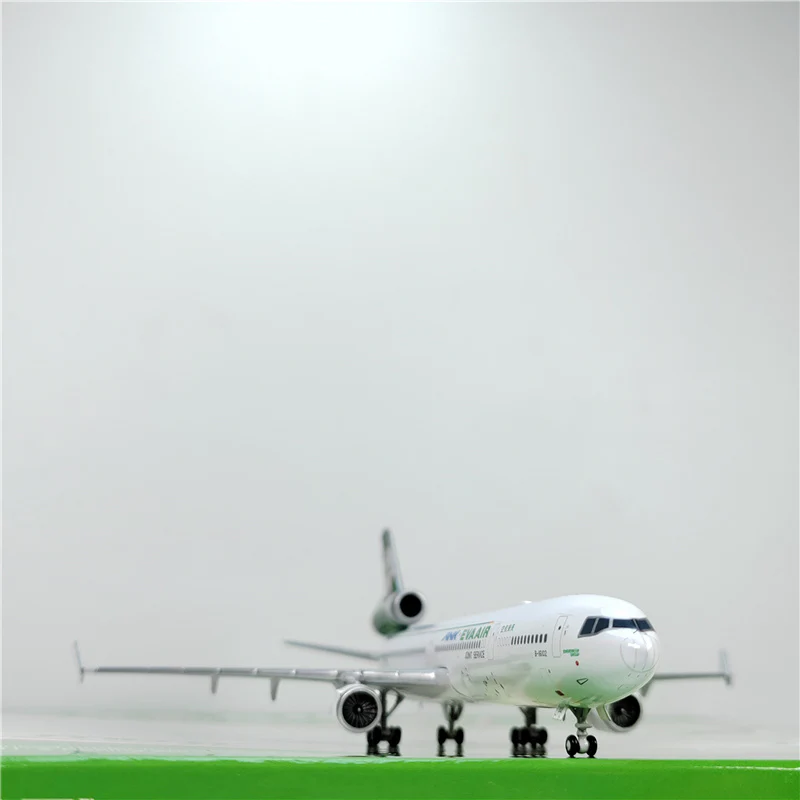 EVA Air McDonnell DouglasANK MD-11 B-16102 Airplane Model (1/400 Scale) - Image 8