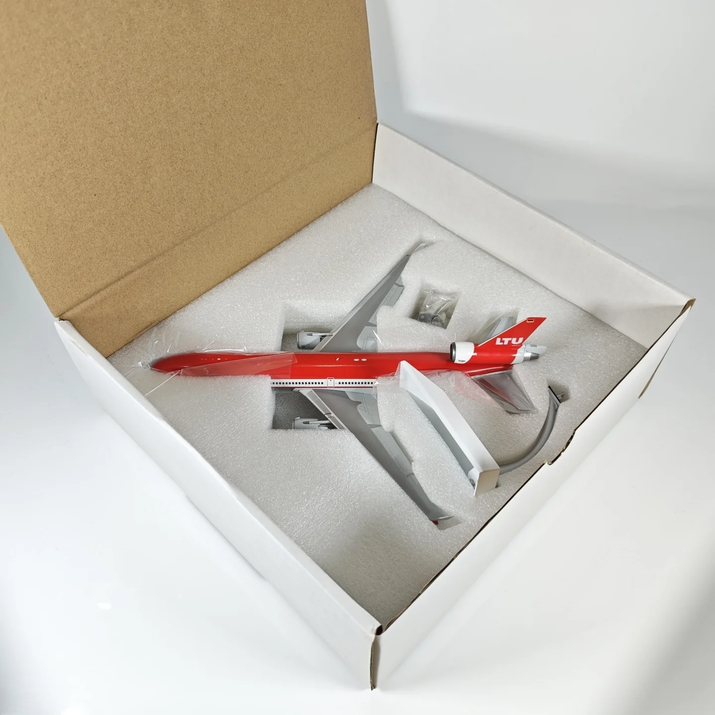 Finnair Airlines McDonnell DouglasANK MD-11 OH-LGG Airplane Model (1/400 Scale) - Image 4