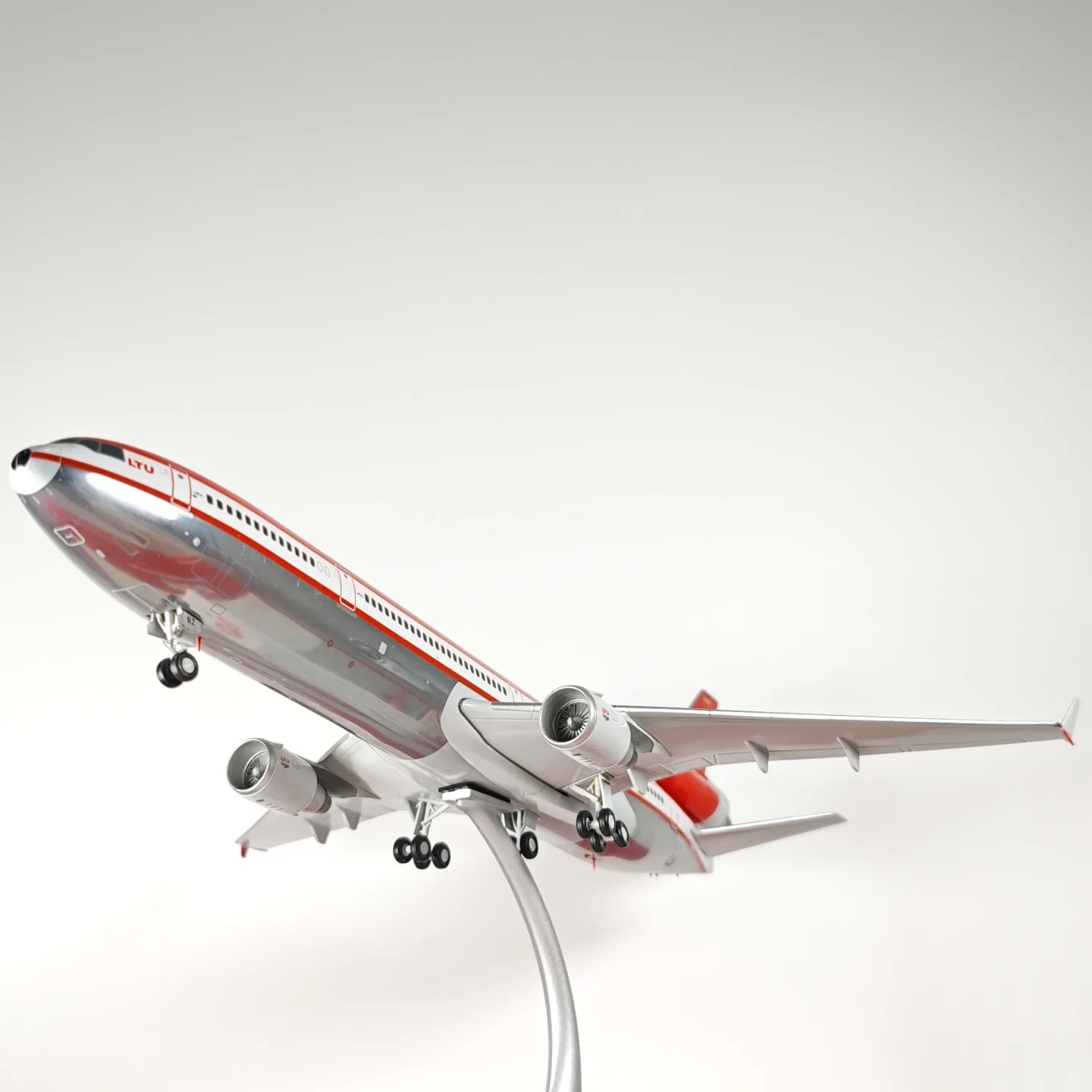 Finnair Airlines McDonnell DouglasANK MD-11 OH-LGG Airplane Model (1/400 Scale) - Image 5