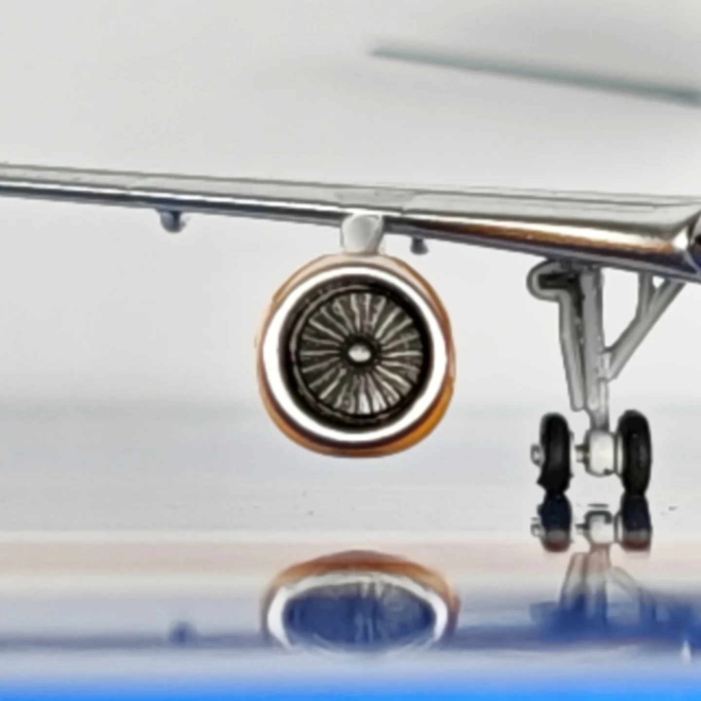 ICELAND AIR Boeing B757-300 N757AF Airplane Model (1:400 Scale) - Image 10