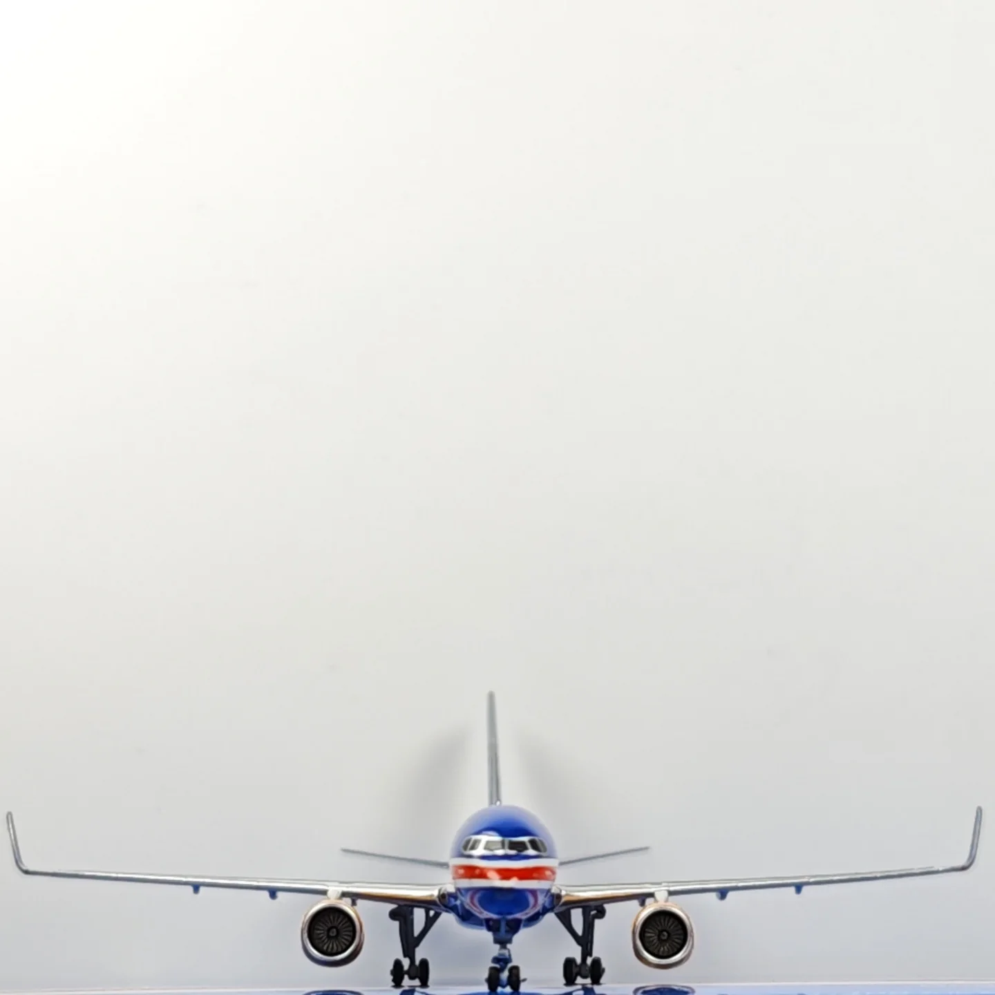ICELAND AIR Boeing B757-300 N757AF Airplane Model (1:400 Scale) - Image 8