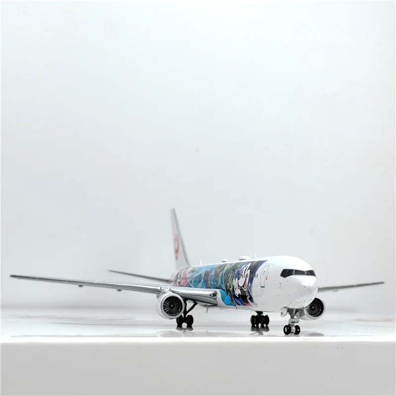 Japan Airlines Boeing B767-300ER JA615J Airplane Model (1:400 Scale) - Image 8