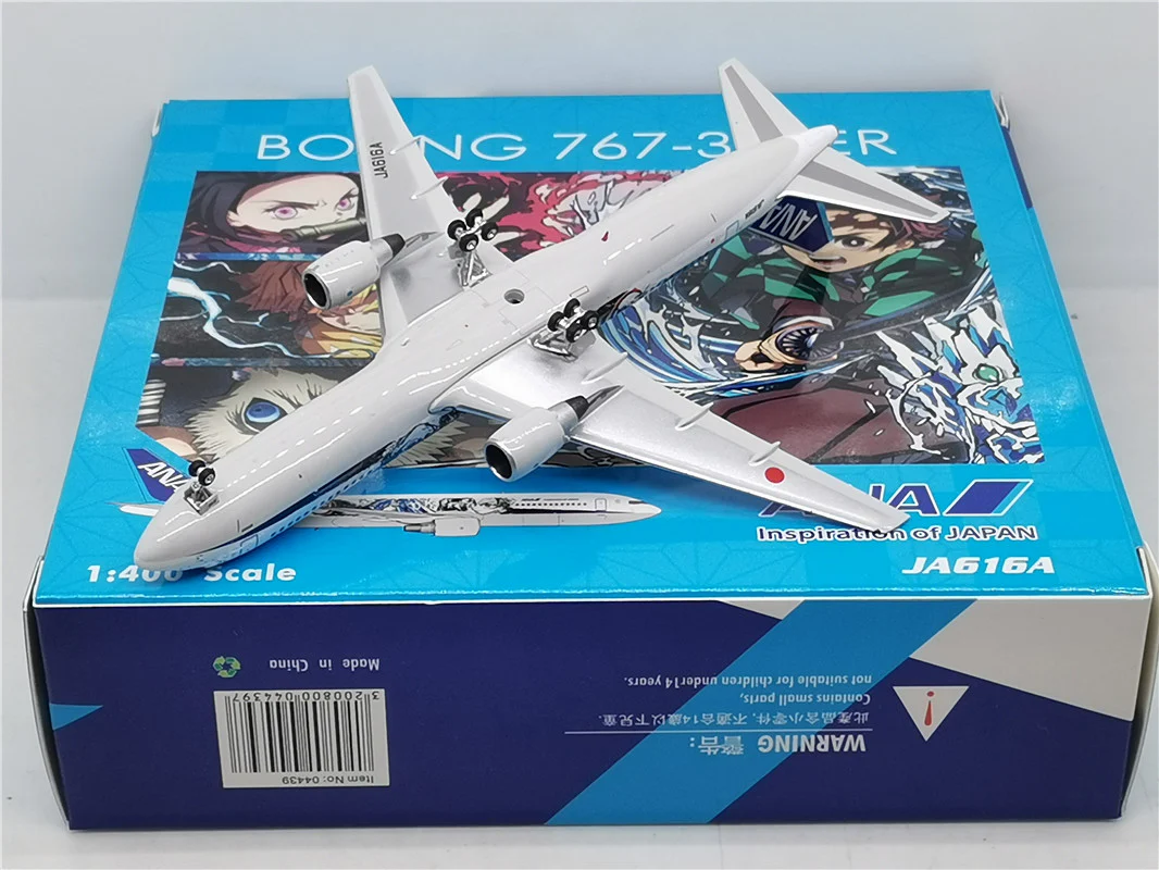Japan Airlines Boeing B767-300ER JA616A Airplane Model (1:400 Scale) - Image 11