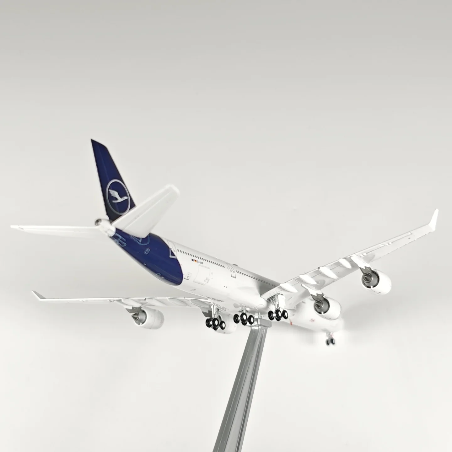 Lufthansa Germany Airbus A340-600 Airplane Model 1/400 Scale - Image 13