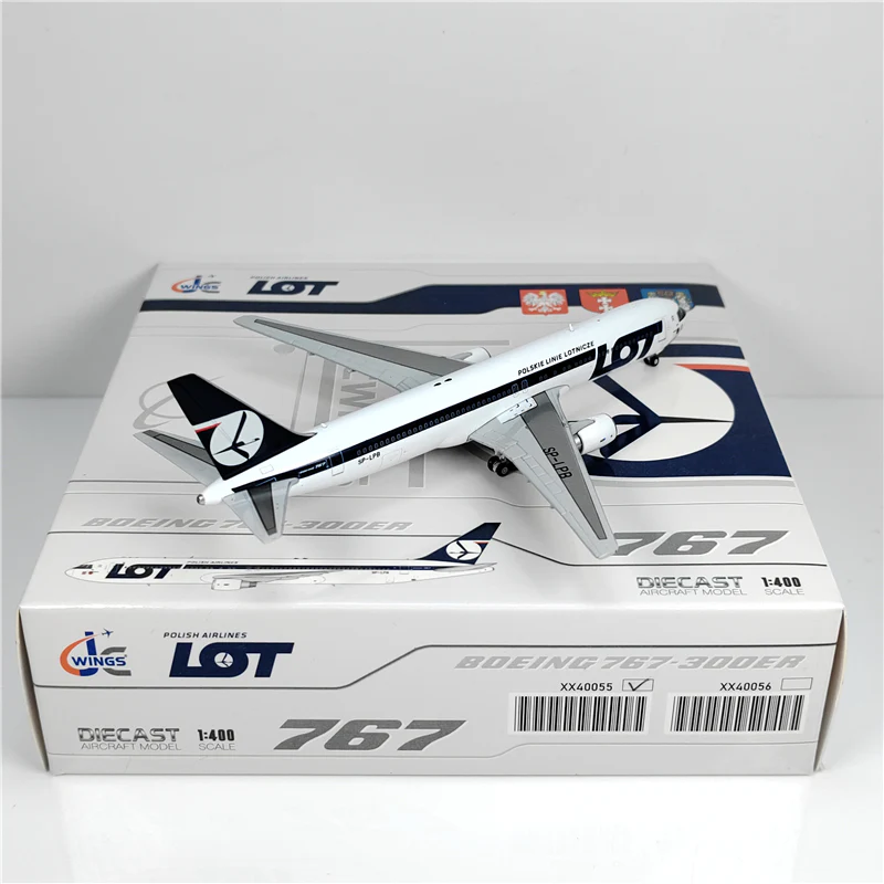 Polish Airlines Boeing 767-300ER SP-LPB Airplane Model (1:400 Scale) - Image 10