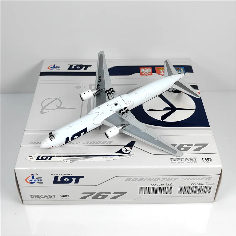 Polish Airlines Boeing 767-300ER SP-LPB Airplane Model (1:400 Scale) - Image 12