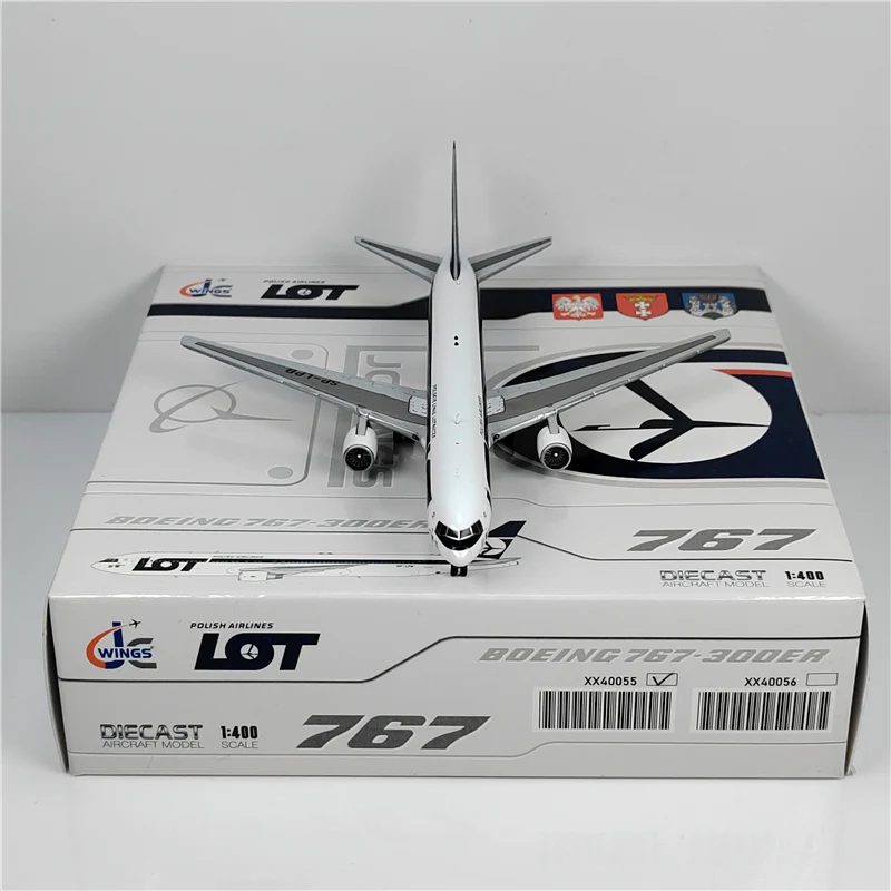 Polish Airlines Boeing 767-300ER SP-LPB Airplane Model (1:400 Scale) - Image 7