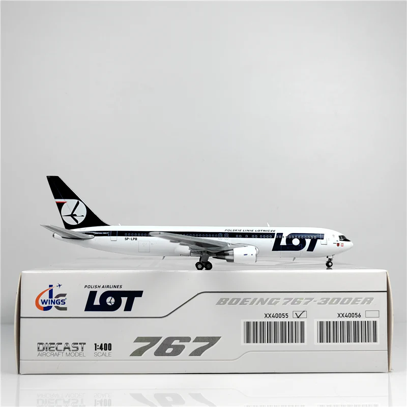 Polish Airlines Boeing 767-300ER SP-LPB Airplane Model (1:400 Scale) - Image 8