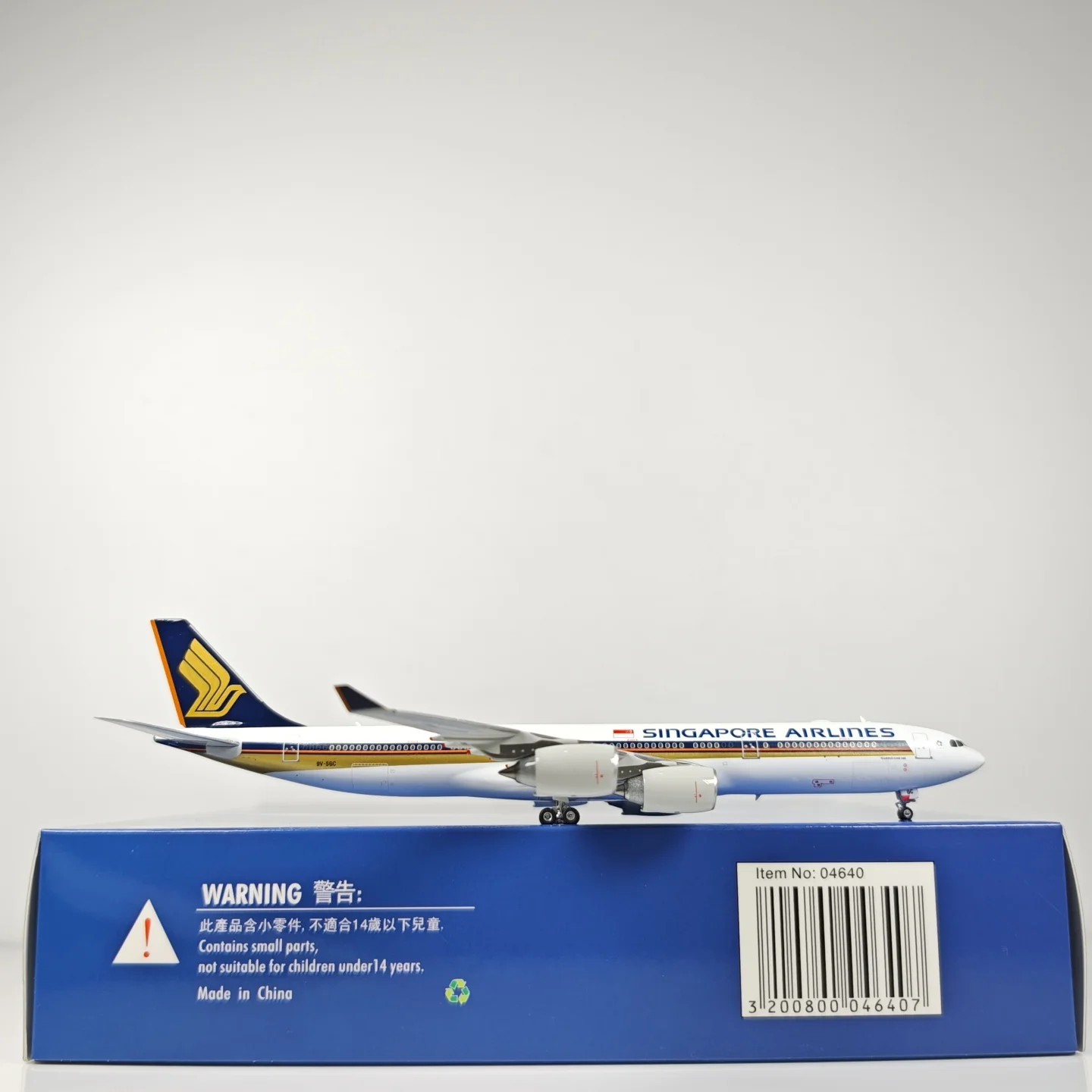 Singapore Airlines Airbus A340-500 9V-SGC Airplane Model 1/400 Scale - Image 6