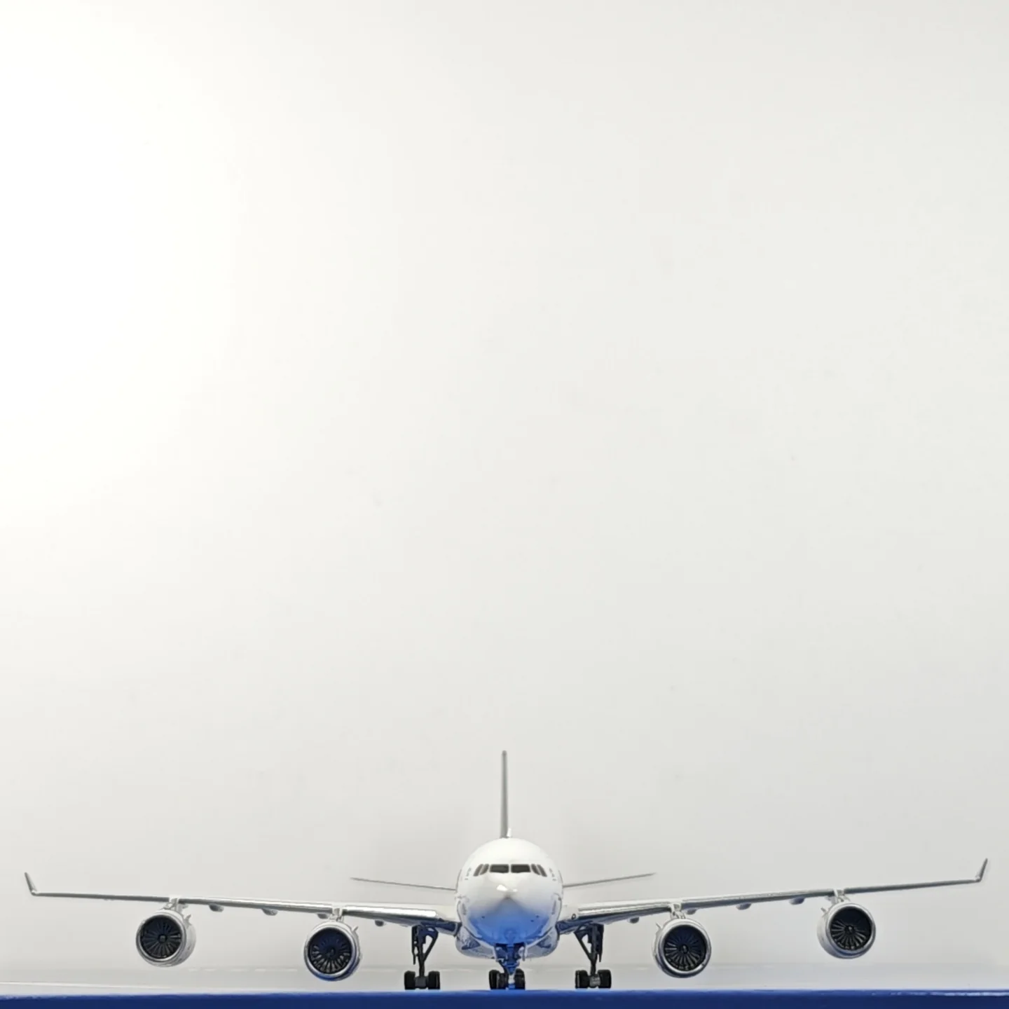 Singapore Airlines Airbus A340-500 9V-SGC Airplane Model 1/400 Scale - Image 8