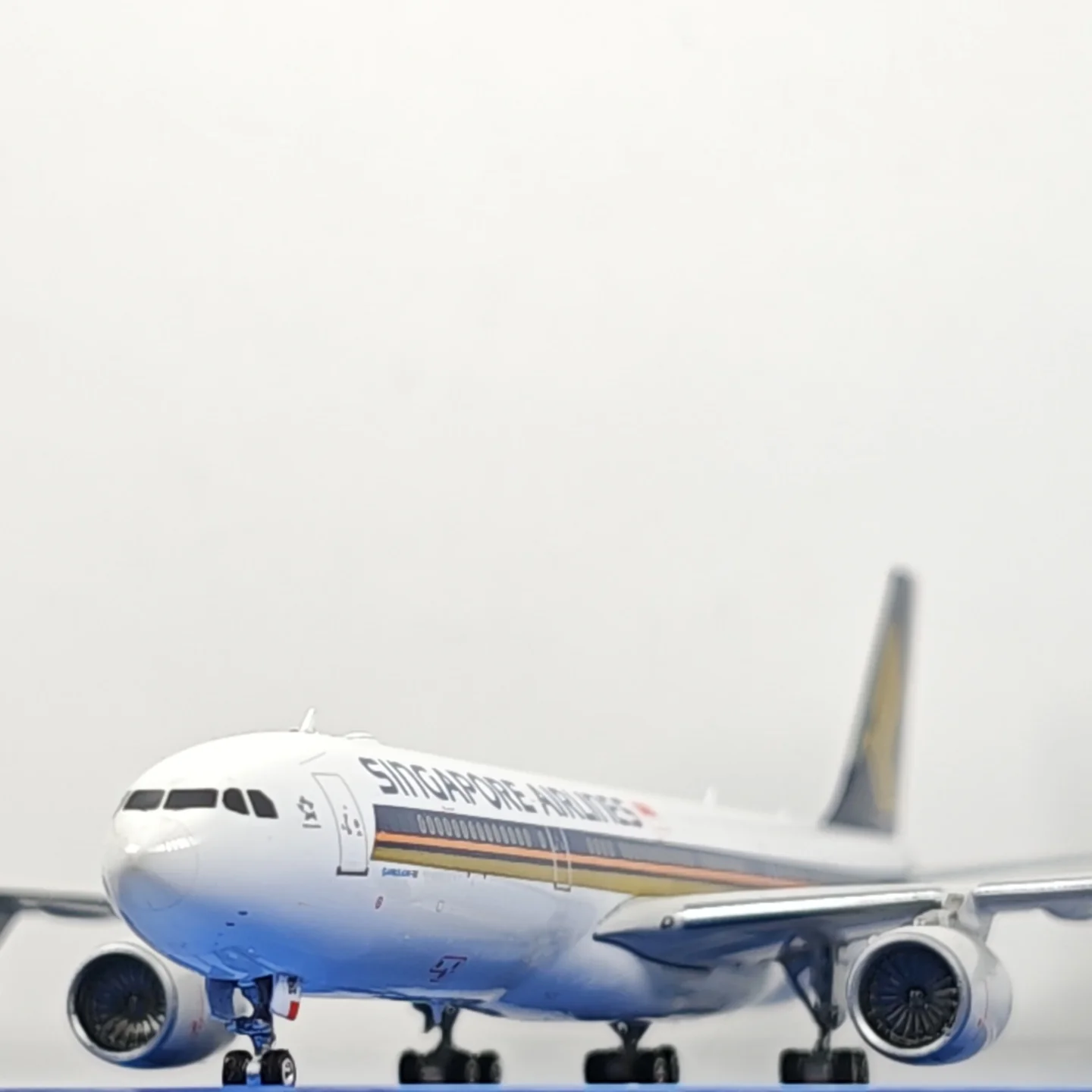 Singapore Airlines Airbus A340-500 9V-SGC Airplane Model 1/400 Scale - Image 9