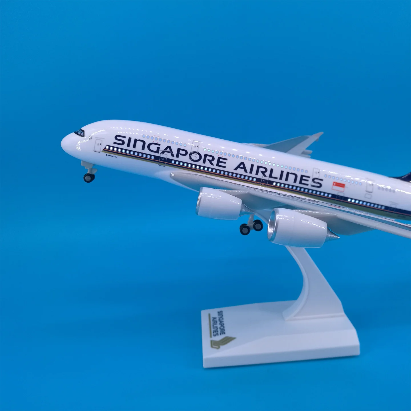 Singapore Airlines Airbus A380 Airplane Model (1/200 Scale - 30CM) - Image 4