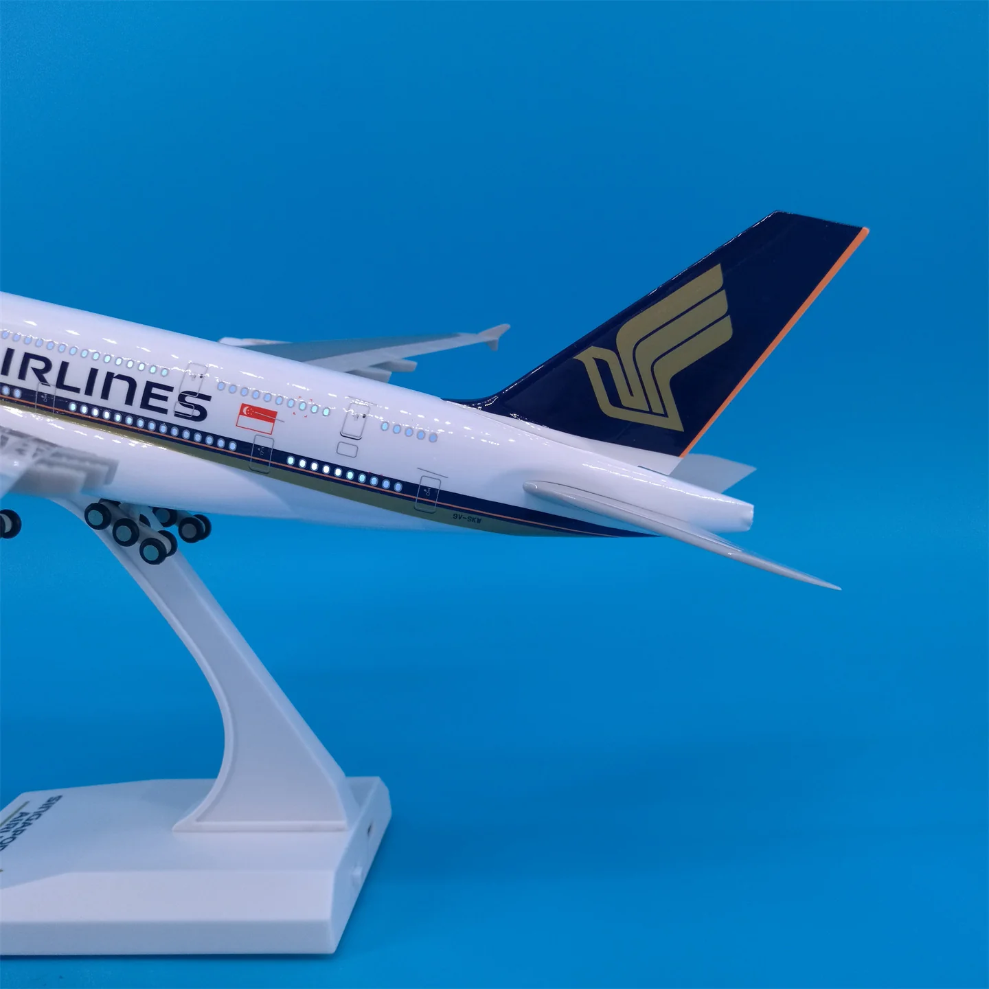 Singapore Airlines Airbus A380 Airplane Model (1/200 Scale - 30CM) - Image 7
