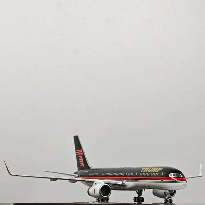 Trump Boeing B757-200 N757AF Airplane Model (1:400 Scale) - Image 7