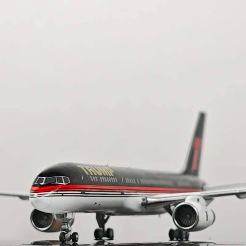 Trump Boeing B757-200 N757AF Airplane Model (1:400 Scale) - Image 8