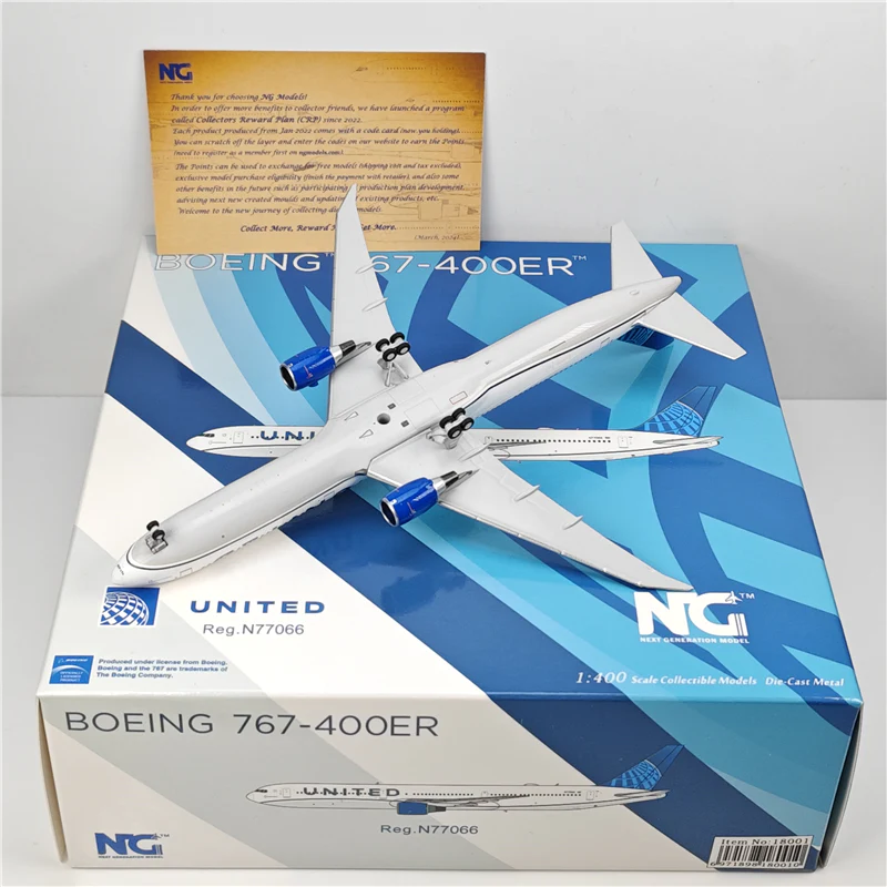 United Airlines Boeing B767-400ER N77066 Airplane Model (1:400 Scale) - Image 12