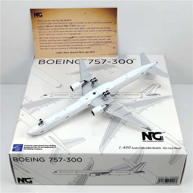 White Boeing B757-300 Airplane Model (1:400 Scale) - Image 10